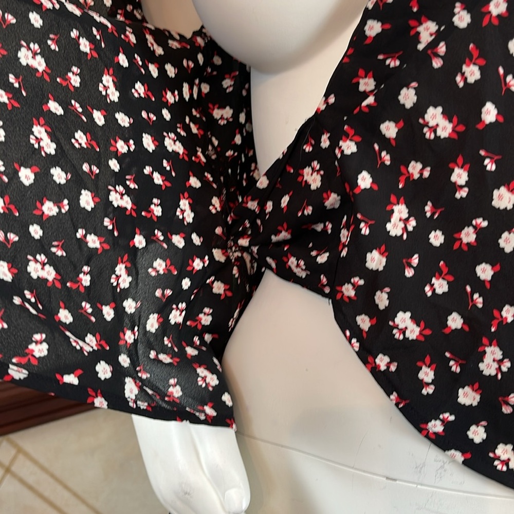 MAX STUDIO FLORAL RUFFLE SLEEVE WRAP TOP - Picture 7 of 10